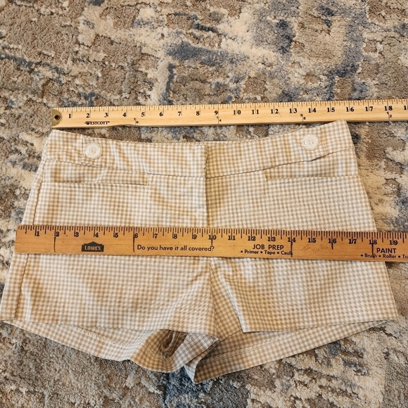 Pins and Needles gingham tan shorts. Size 4 - Picture 11 of 13